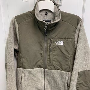 The North Face Women’s fleece jacket.
